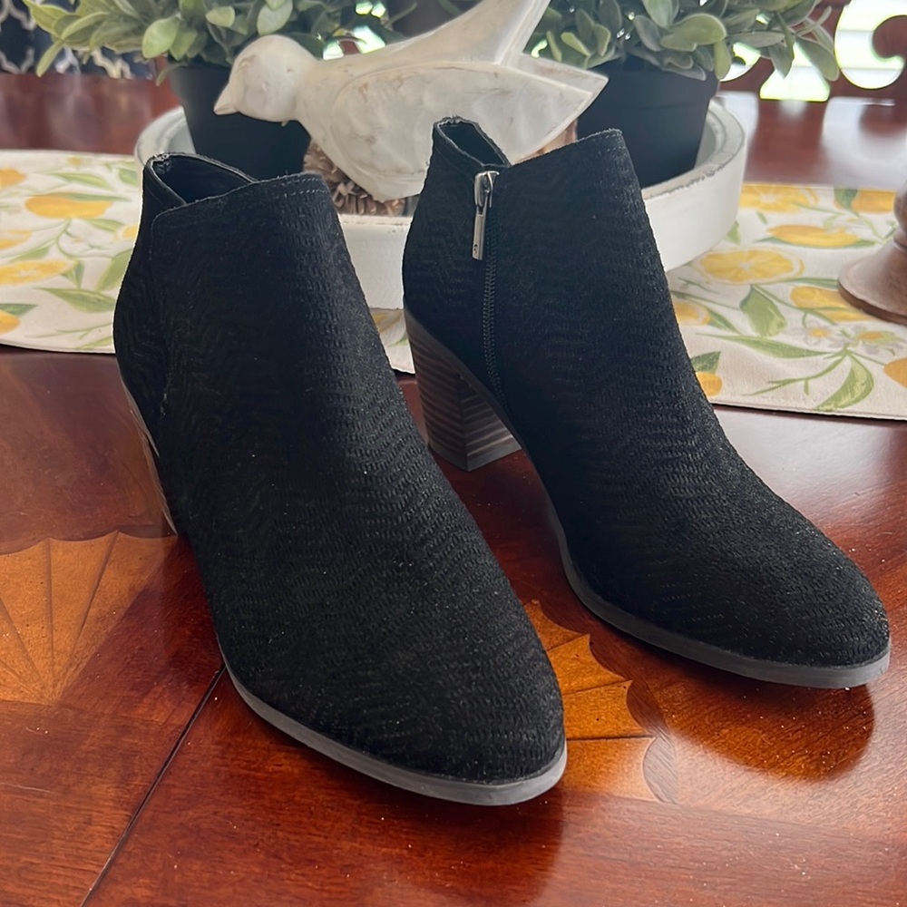 Lucky Brand Bootie’s, 10M, Black, NWOT, Leather Upper, Quality Shoes!